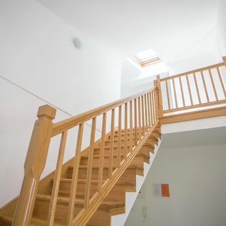 Sara 2 Apartman *