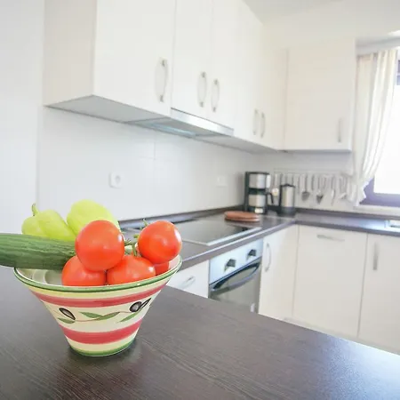 Sara 2 Apartman *