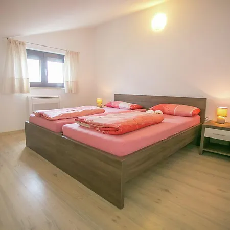 Apartman Sara 2 *